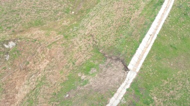 Oficialii CNAIR anunţă că tronsonul Sebeş - Turda al A 10 va fi redeschis pe 15 mai, dar că în zona Alba Iulia Nord se va face o „expertiză extinsă”, având în vedere că noi probleme au apărut la terasamentul drumului - FOTO
