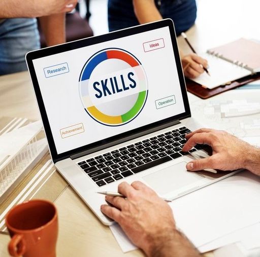 ANALIZĂ: Companiile din România sunt cu peste 10 ani în urma celor din ţările din vestul şi nordul Europei, în materie de digitalizare şi educaţie managerială. Antreprenorii români nu ştiu ce să digitalizeze şi pierd mii de euro lunar