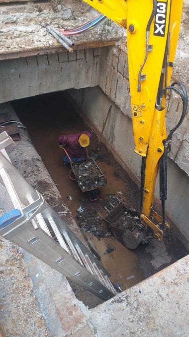 Termoenergetica anunţă lucrări de reparaţii la intersecţia dintre Calea Călăraşi şi strada Matei Basarab, furnizarea apei calde fiind sistată în zonă / Reparaţiile, estimate să dureze până în 17 mai