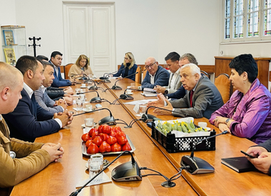 Casa de Comerţ Unirea a finalizat proiectul de achiziţii legume-fructe de la producătorii din cadrul cooperativelor / Daea: Ducem mai departe mecanismul comercial de valorificare a resurselor şi a producţiei agricole naţionale