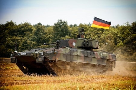 Germania a plasat o comandă de 1 miliard de euro pentru încă 50 de vehicule de luptă de infanterie Puma, companiilor Rheinmetall şi KMW