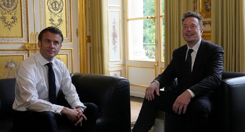 Preşedintele Emmanuel Macron s-a întâlnit luni cu CEO-ul Tesla, Elon Musk, şeful Pfizer şi alţi şefi de companii, pentru a-i îndemna să investească în Franţa