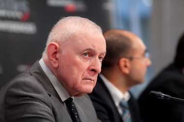 Adrian Vasilescu: Au fost multe incertitudini, au fost multe vulnerabilităţi, dar cursul leu-euro a fost un stîlp de stabilitate şi rămâne un stâlp de stabilitate. Nu se mişcă aşa cum bate vântul şi nici măcar cum sunt frământările politice în această ţară
