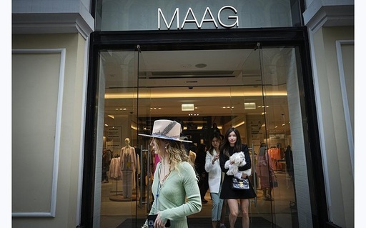 Designerii şi mărcile ruseşti ajută sectorul de retail din Rusia să-şi revină treptat, după 15 luni turbulente de închideri de magazine şi scădere a cererii