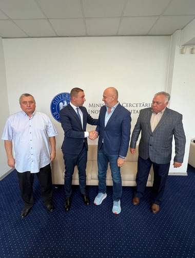 Noul ministru al Cercetării Bogdan Gruia, discuţii cu cei din conducerea Poştei Române / Reprezentanţii Sindicatului Lucrătorilor Poştali i-au promis că amână orice formă de protest