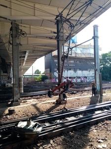 UPDATE - Traficul feroviar închis în Gara de Nord din cauza unui deranjament produs la linia de contact de o locomotivă a fost reluat / Cum s-a produs incidentul / Trenurile afectate - FOTO

