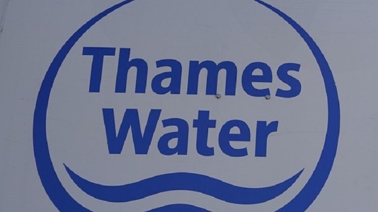 Furnizorul britanic de apă Thames Water are probleme financiare; guvernul a purtat discuţii de urgenţă, inclusiv preluarea temporară de către stat