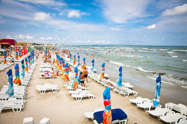 Travelminit.ro: Litoralul românesc este în topul preferinţelor turiştilor pentru vară, o noapte poate costa până la 1.250 de lei pentru 2 persoane. La munte o cameră costă între 200 şi 500 de lei şi între 220 şi 859 de lei în staţiunile balneare 