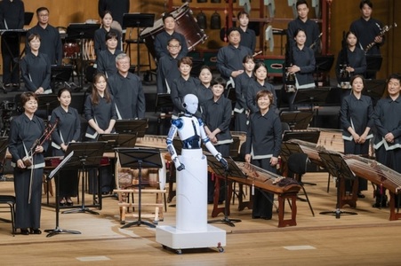 Un robot android, EveR 6, a urcat pe podiumul dirijorului orchestrei naţionale din Coreea de Sud, la un spectacol susţinut la Seul - VIDEO