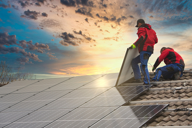 STUDIU E.ON: Mai mult de 50% dintre românii care locuiesc la case sunt interesaţi să achiziţioneze un sistem fotovoltaic anul acesta de la un furnizor de energie