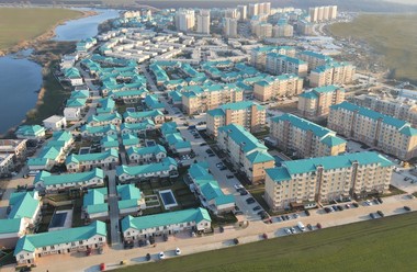 Cartierul Cosmopolis a încheiat un parteneriat cu Mark Twain International School şi va deschide în 2025 un campus educaţional. Investiţia în prima fază depăşeşte 5 milioane de euro