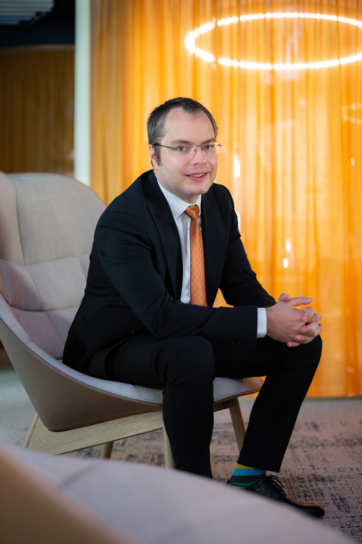 Colliers: Piaţa imobiliară din România dă ceva semne de lentoare pe mai multe segmente, în ton cu încetinirea economiei. În zona de birouri, prima jumătate de an a avut în Bucureşti un volum de închirieri în creştere faţă de aceeaşi perioadă a anului trecut