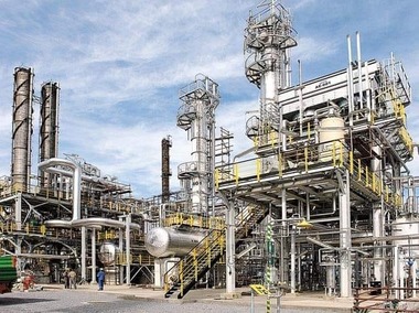 Amendă de jumătate de milion de lei dată de Garda de Mediu rafinăriei Petrobrazi. Localnicii au sesizat că o pulbere albă le-a acoperit casele şi maşinile. Verificările au arătat depăşiri la hidrogen sulfurat
