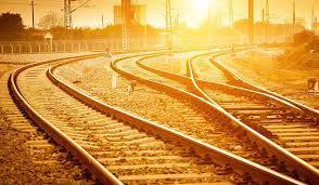 CFR anunţă că viteza medie a trenurilor va fi redusă cu 20-30 Km/h din cauza temperaturilor ridicate/La nivelul liniei de cale ferată se vor înregistra peste 50 de grade Celsius/Măsura va afecta circulaţia pe raza a şase regionale CFR, inclusiv Bucureşti
