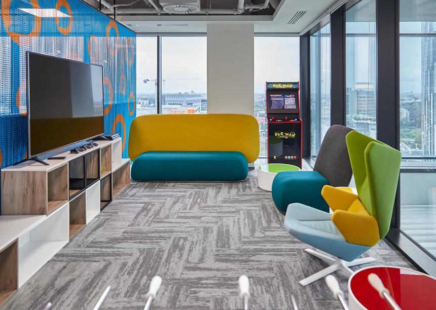 Distribuitorul de mobilier de birou Workspace Studio a încheiat primul semestru cu afaceri de 8,5 milioane euro. Valoarea medie a proiectelor de amenajare a fost de 300.000 euro, iar suprafeţele închiriate au avut o tendinţă de contracţie cu 15-20%