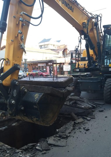 Termoenergetica anunţă a doua fază a lucrărilor de înlocuire a magistralei III Vest de pe strada Dezrobirii / Nu sunt afectaţi conumatorii / Restricţii de trafic

