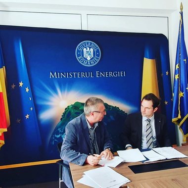 Sebastian Burduja: Am semnat primele 12 contracte pentru investiţia 1 din PNRR, care vizează capacităţi de producere a energiei electrice din surse regenerabile de energie eoliană şi solară

