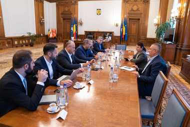 Ciucă, discuţii cu reprezentanţii Confederaţiei Patronale „Concordia” şi ai Consiliului Naţional al Întreprinderilor Private Mici şi Mijlocii despre modificările fiscale plănuite de Guvern: Mediul de afaceri trebuie să rămână cel puţin la fel de puternic