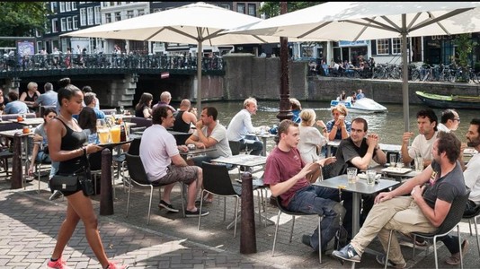 Olanda intră oficial în recesiune, potrivit unei estimări preliminare