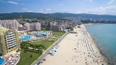 Eximtur: Topul destinaţiilor de vacanţă din luna august a fost dominat de România, urmată de Grecia, Turcia, Spania şi Bulgaria. În lunile de toamnă, urcă în top Turcia, Tunisia, Cipru şi Egipt, preţurile pornesc de la 590 euro de persoană, pentru 7 nopţi