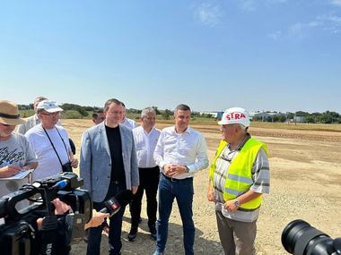 Sorin Grindeanu: Sunt şanse reale ca pe cei 19 km ai drumului care face legătura dintre Oradea şi A3 să fie deschisă circulaţia anul acesta. Stadiul fizic al lucrărilor a ajuns la 73%