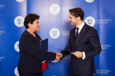 Ministerul Energiei şi E-Distribuţie au semnat două contracte de 122,79 milioane lei cu TVA, din Fondul pentru Modernizare, pentru modernizarea reţelelor de distribuţie