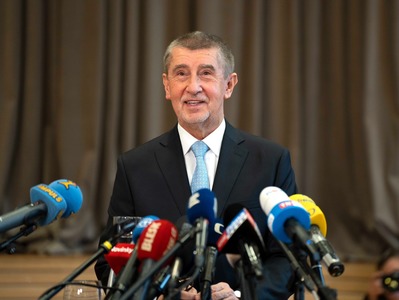 Liderul opoziţiei din Cehia, miliardarul Andrej Babis, îşi vinde activele media investitorului Karel Prazak