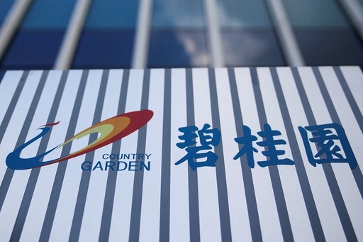 Un acord al dezvoltatorului Country Garden cu creditorii a redus tensiunile în sectorul imobiliar chinez ameninţat de criză; acţiunile Country Garden au urcat luni cu 14,6%