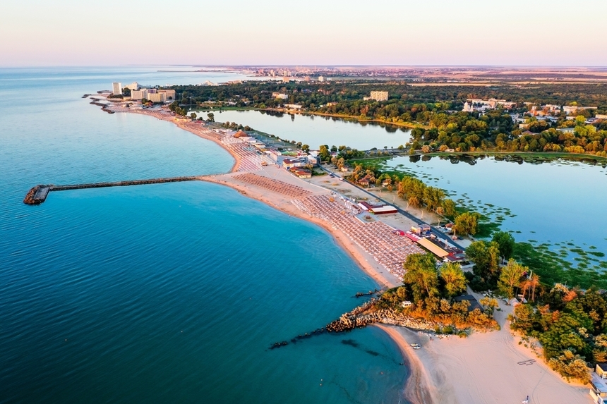 Travelminit.ro: O noapte de cazare s-a scumpit în medie vara aceasta cu 12% faţă de anul trecut, la 278 de lei. 37% din turişti au ales litoralul Mării Negre, iar 20% staţiunile balneare