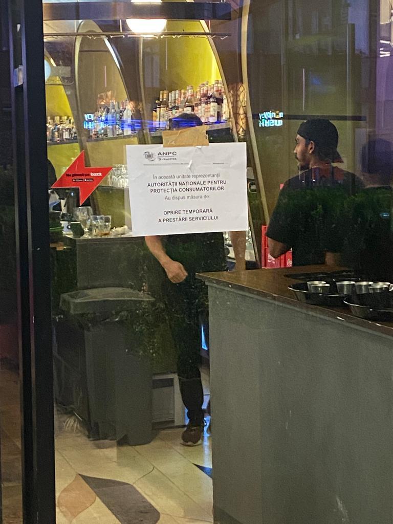 Amendă de 15.000 de lei şi oprirea temporară a activităţii restaurantului Taverna Racilor din Timişoara, în urma unui control al comisarilor de la Protecţia Consumatorului