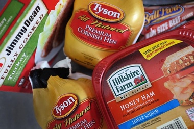 SUA investighează producătorii de carne Tyson Foods şi Perdue Farms, pentru a afla dacă folosesc copii migranţi la curăţarea abatoarelor