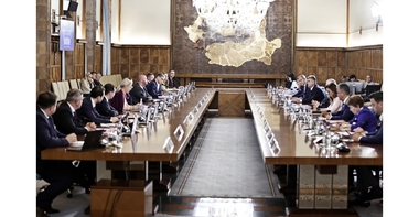 UPDATE - Executivul a aprobat proiectul privind măsurile fiscale/ Salariul minim în construcţii şi agricultură, reglementat prin OUG / Salariul minim, crescut la 3.300 lei, prin hotărâre de Guvern / Şedinţe ale conducerii Parlamentului