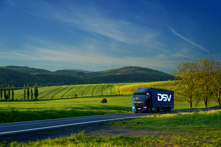 RAPORT DSV Road: IMM-urile româneşti exportă mărfuri cu 20% mai mult în 2023 faţă de anul trecut. Cele mai multe mărfuri sunt exportate în Germania, Italia, Polonia, Slovacia, Cehia şi Ungaria