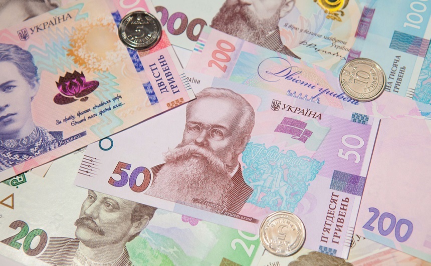 Banca centrală a Ucrainei va introduce un curs de schimb mai flexibil, de marţi, prima oară de la declanşarea războiului de către Rusia