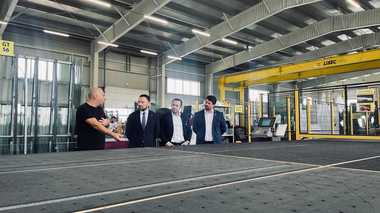Ministrul Mediului, Mircea Fechet, după vizita la o fabrică de uşi şi ferestre din Bacău: Ne propunem reducerea pierderilor de energie din casele oamenilor de la 40% până la peste 60%