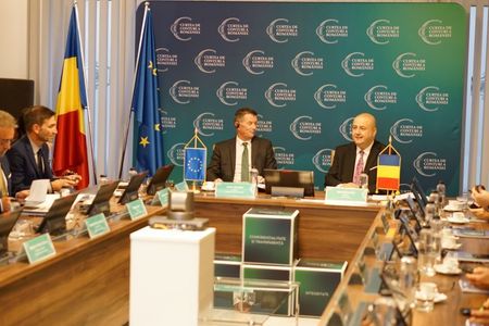 Preşedintele Curţii de Conturi Europene, aflat în vizită oficială în România, a salutat eforturile de modernizare pe care Curtea de Conturi a României le face şi schimbările produse la nivelul instituţiei - FOTO

