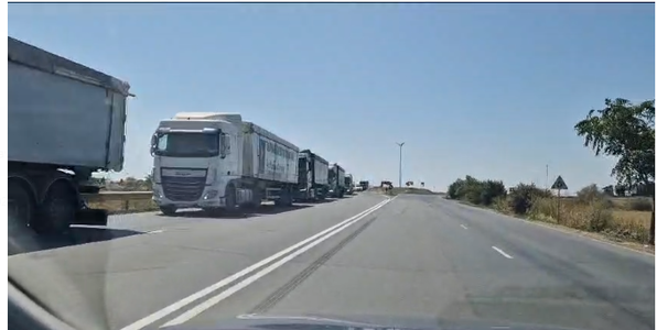 Accesul camioanelor de marfă cu masa maximă peste 12 tone  în Portul Constanţa se va face doar pe baza unei rezervări într-o aplicaţie, începând de luni 
