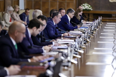 Ministerul Agriculturii: Cadrul legal pentru plăţile cuvenite fermierilor a fost aprobat în şedinţa de Guvern