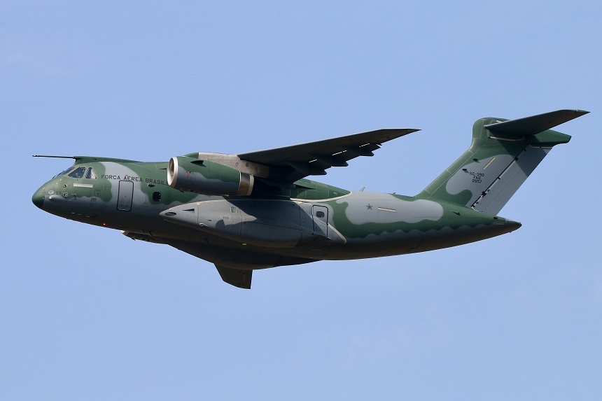 Cehia discută achiziţia a două avioane de transport militar C-390 Millennium, de la compania braziliană Embraer