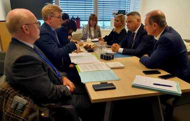 Ministrul Agriculturii Florin Barbu şi omologul francez au decis să susţină, în faţa Comisiei Europene, derogarea de la unele condiţii fermieri, şi pentru 2024, pentru a putea compensa pierderile cauzate de secetă şi reducerea preţului la cereale