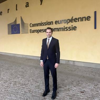 Sebastian Burduja, ministrul Energiei, întâlniri la Bruxelles cu trei comisari europeni şi cu Celine Gauer, coordonatoarea PNRR / Temele de discuţie, situaţia sectorului energetic, programul nuclear civil, schema de compensare-plafonare