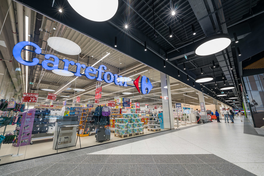 Carrefour anunţă finalizarea tranzacţiei cu Grupul Louis Delhaize şi începerea procesului de integrare a magazinelor Cora din România / Se va intra într-un proces de rebranding, până la sfârşitul anului 2024.