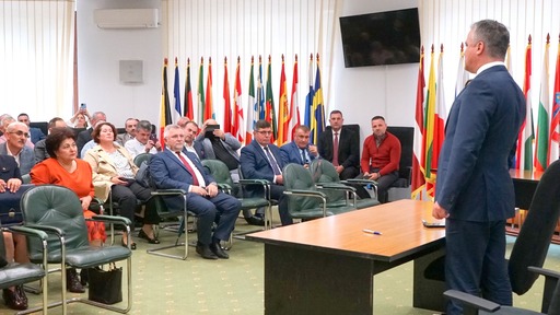 Localităţi din 30 de judeţe primesc finanţare pentru 54 de investiţii în infrastructura rutieră şi tehnico-edilitară, prin Programul „Anghel Saligny”, finanţare de peste 895 milioane lei