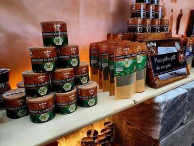 Ministrul Economiei: Salrom pregăteşte lansarea unei noi game de produse. Sarea cu busuioc, sarea cu leuştean, sarea cu cimbru sau cu tarhon sunt câteva din noile produse pe care le veţi putea găsi în magazine