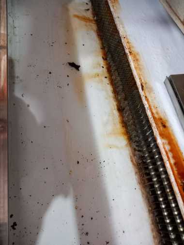 Control al comisarilor ANPC, în Piaţa Astra din Braşov – Amenzi de peste 114.000 de lei şi oprirea definitică de la comercializare a unor produse în valoare de 20.000 de lei / Oprire temporară a activităţii la patru agenţi economici - FOTO