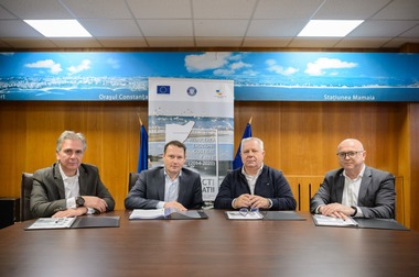 Au fost semnate şi ultimele două contracte din totalul celor 11 în cadrul proiectului de reducere a eroziunii costiere / Este vorba de loturile Mangalia – Saturn şi 2 Mai 