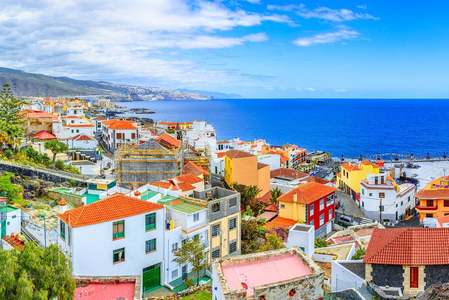 Agenţia de turism TUI TravelCenter anunţă că va lansa anul viitor chartere spre Catania, Olbia, Faro, Napoli, Gran Canaria, Tenerife, Mallorca şi Dubrovnik