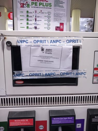 Staţie de carburanţi Lukoil din Ciolpani, închisă temporar de ANPC şi amendată cu 55.000 de lei / Echipele de control au descoperit nereguli care ţin de calibrarea pompelor de alimentare cu carburant - FOTO
