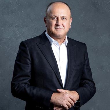 Dan Şucu: Văd o construcţie făcută cu cărămidă peste cărămidă, fără încetare, cu tenacitate şi cu dorinţă de a reuşi. Acesta e modul în care cred că avem posibilitatea de a creşte/ Valoarea societăţii tale e formată din suma creierelor din societatea ta