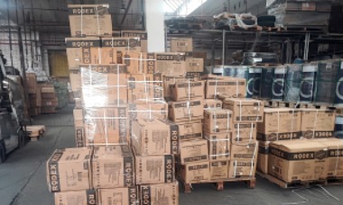 Mărfuri susceptibile a fi contrafăcute, în valoare de aproape două milioane de lei, găsite în containere sosite în Portul Constanţa 

